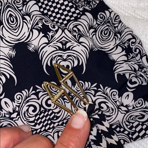 ❤️3 for $20❤️Reversible bikini top with gold geometric accents - Picture 4 of 5